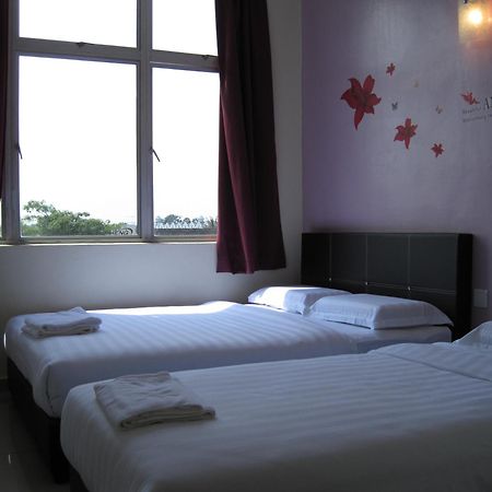 Max Inn Hotel Parit Raja Pokój zdjęcie