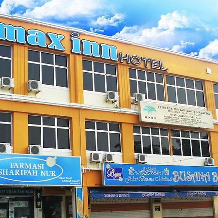Max Inn Hotel Parit Raja Zewnętrze zdjęcie
