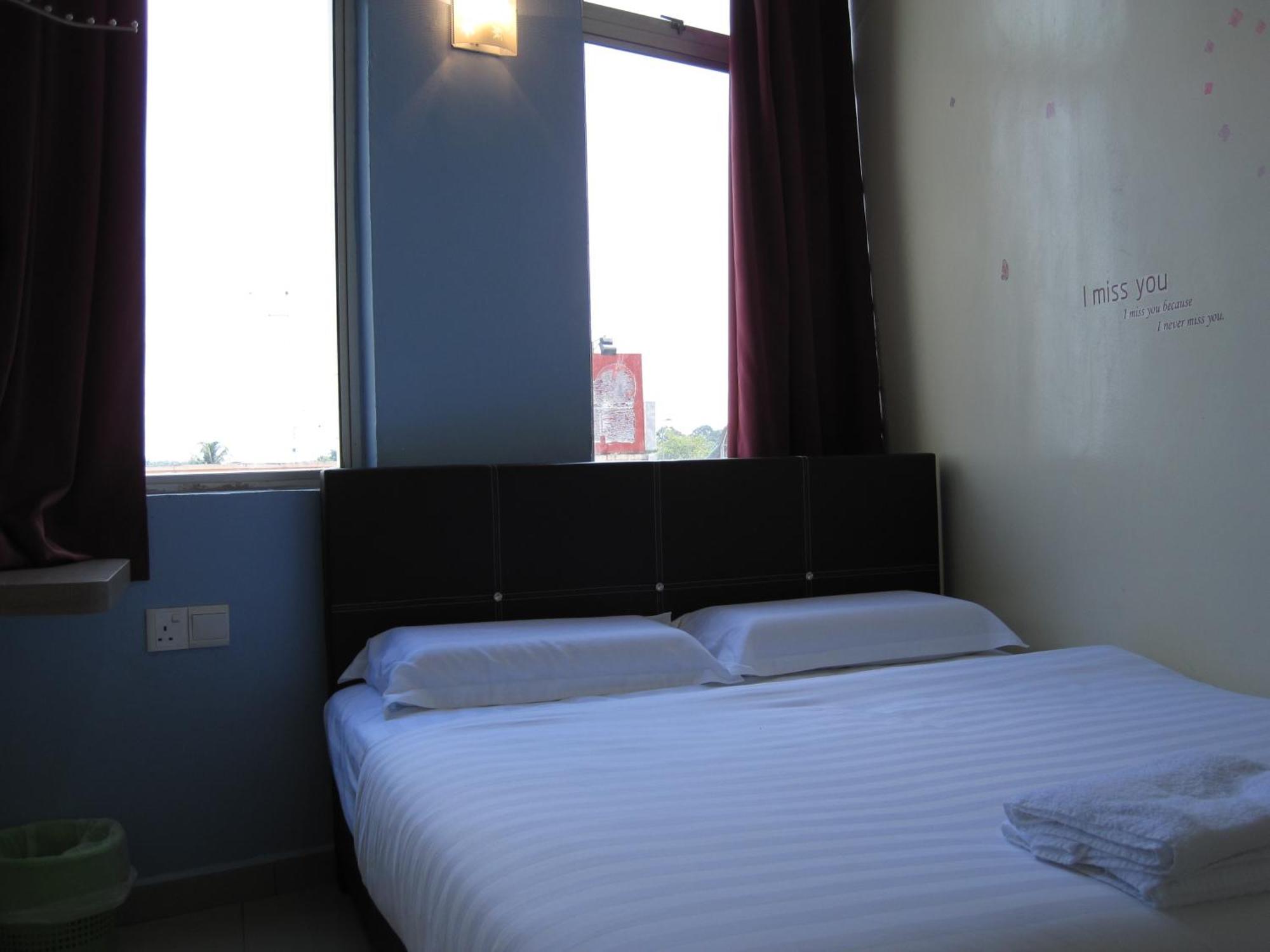 Max Inn Hotel Parit Raja Pokój zdjęcie