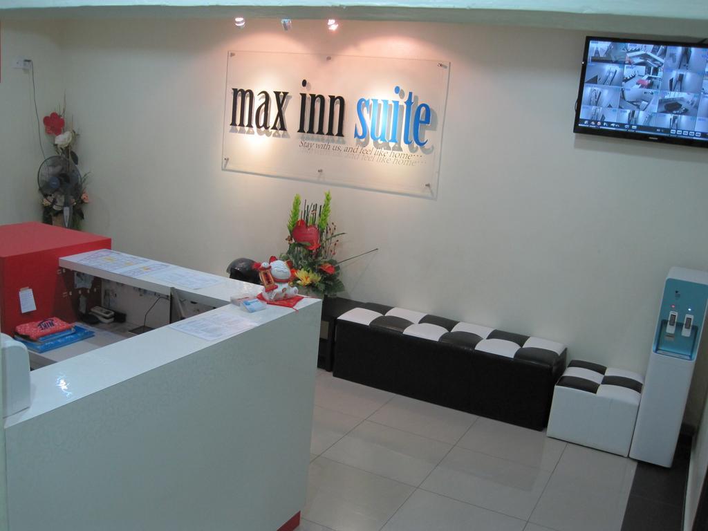 Max Inn Hotel Parit Raja Zewnętrze zdjęcie