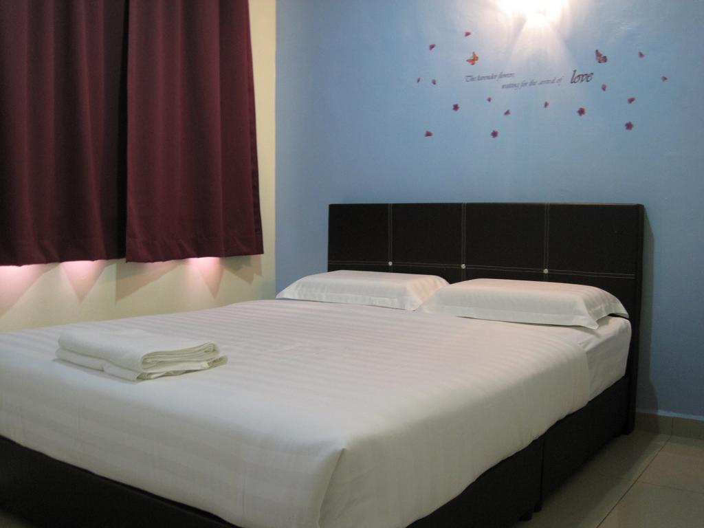Max Inn Hotel Parit Raja Zewnętrze zdjęcie