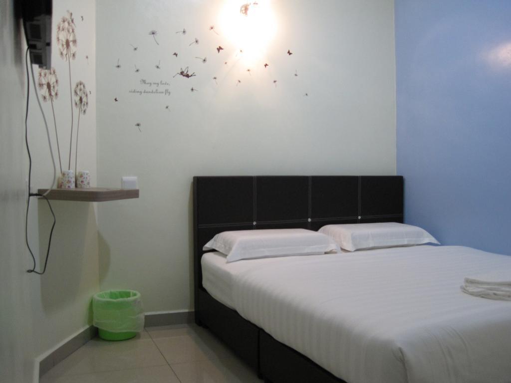 Max Inn Hotel Parit Raja Pokój zdjęcie