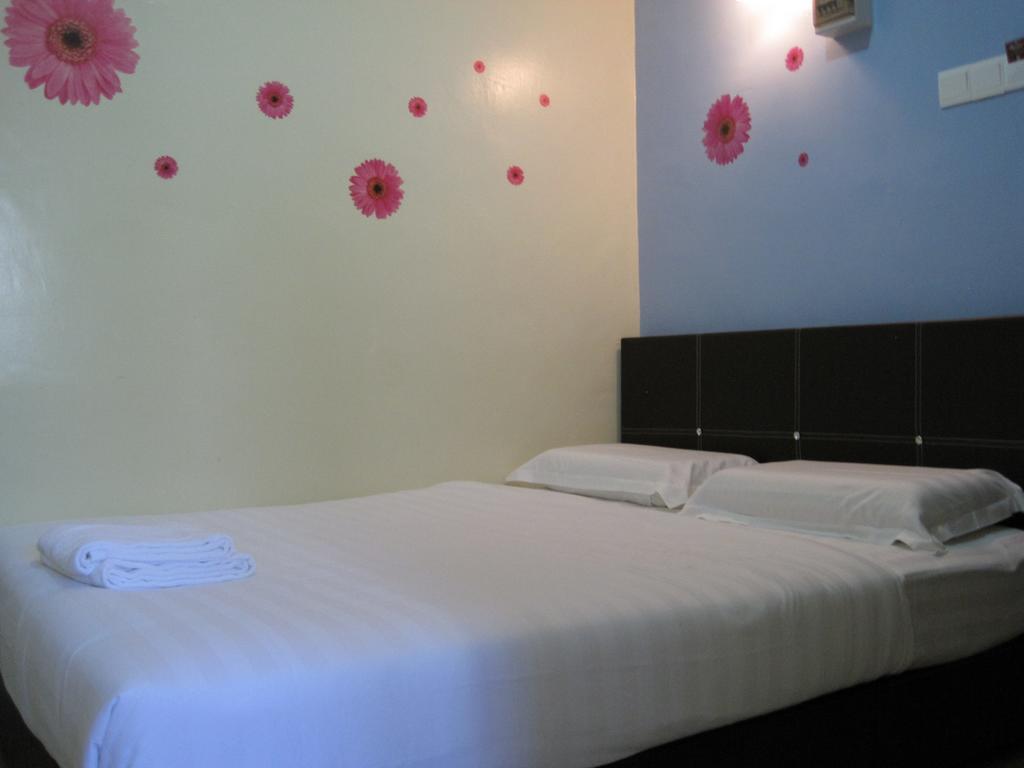 Max Inn Hotel Parit Raja Pokój zdjęcie