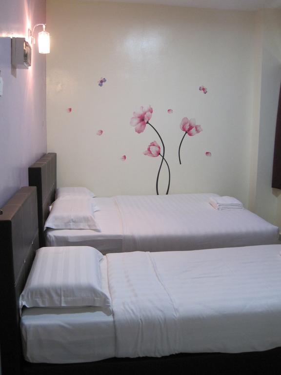 Max Inn Hotel Parit Raja Zewnętrze zdjęcie