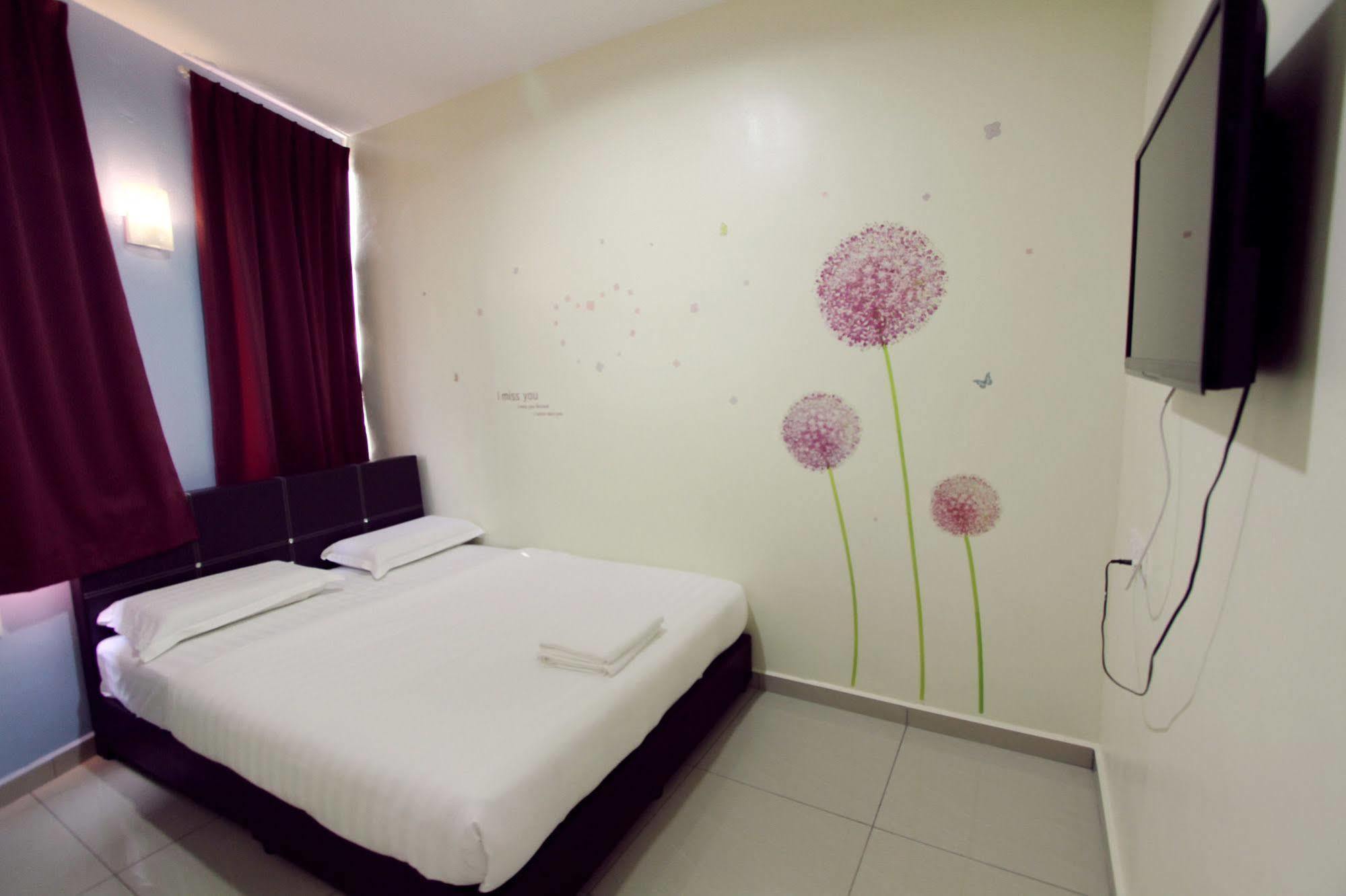 Max Inn Hotel Parit Raja Zewnętrze zdjęcie