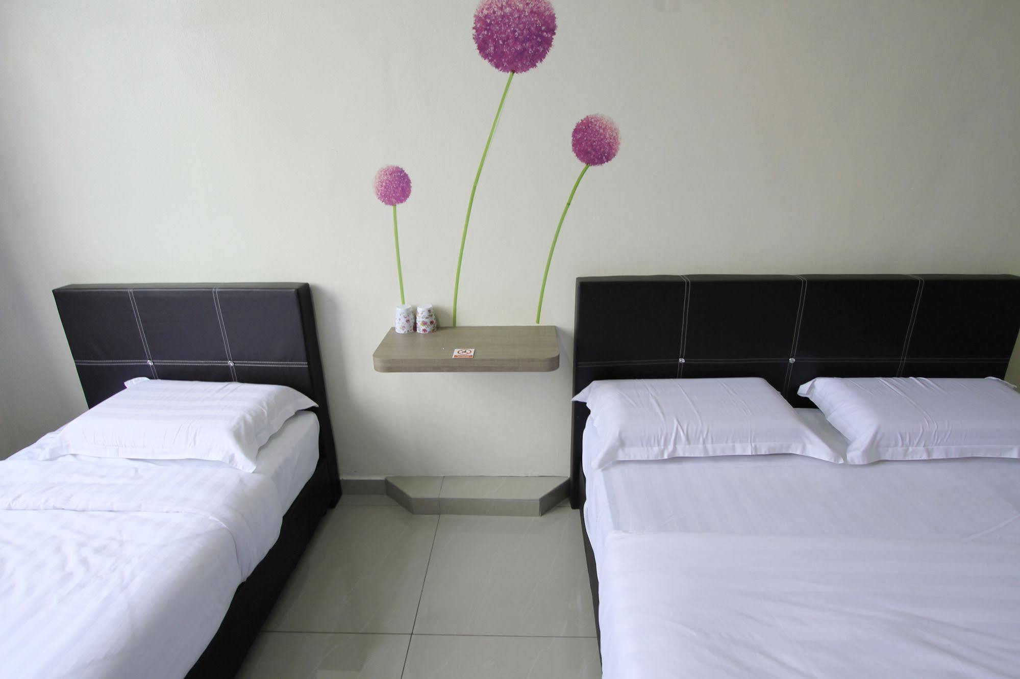 Max Inn Hotel Parit Raja Zewnętrze zdjęcie