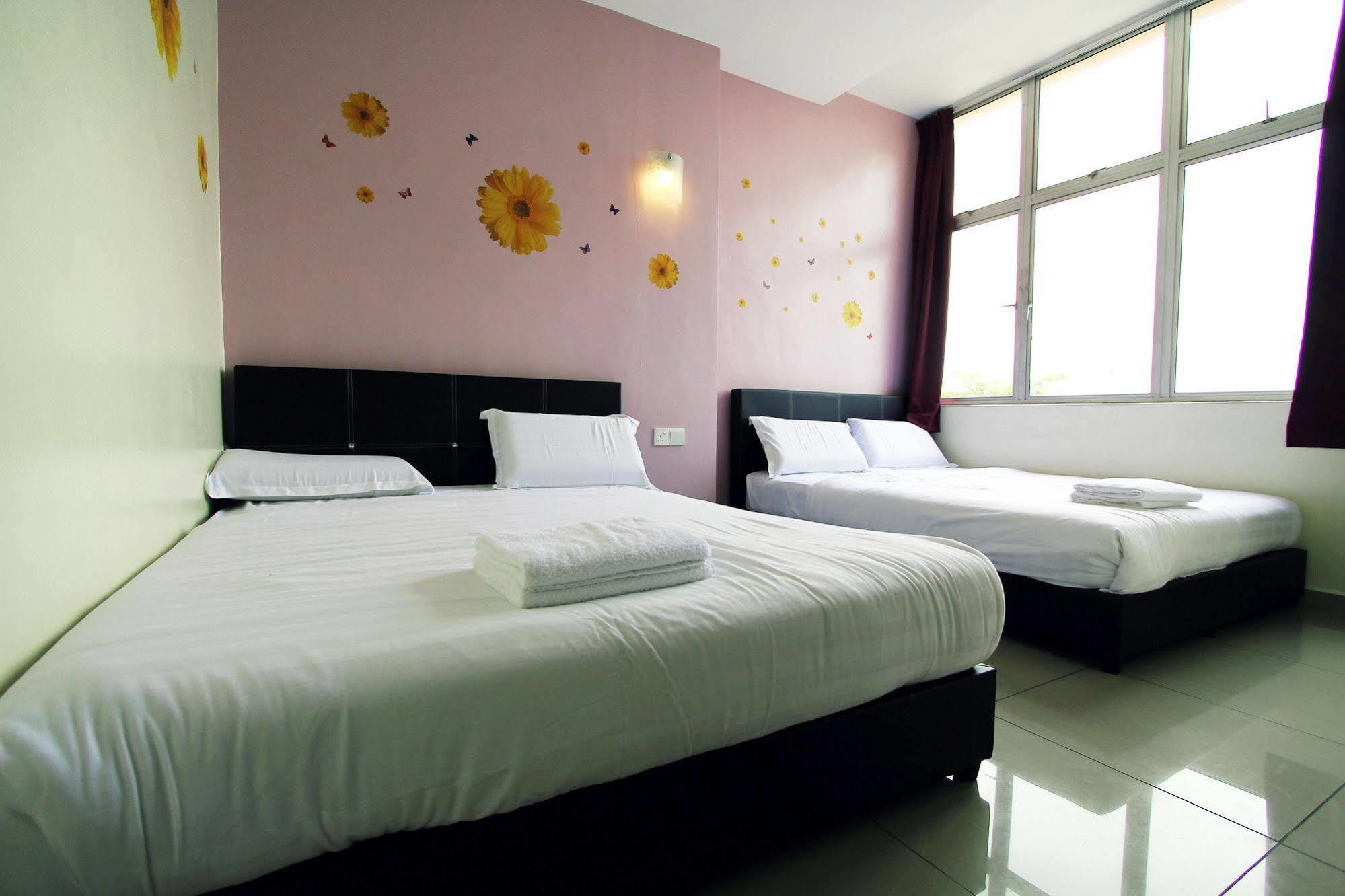 Max Inn Hotel Parit Raja Zewnętrze zdjęcie
