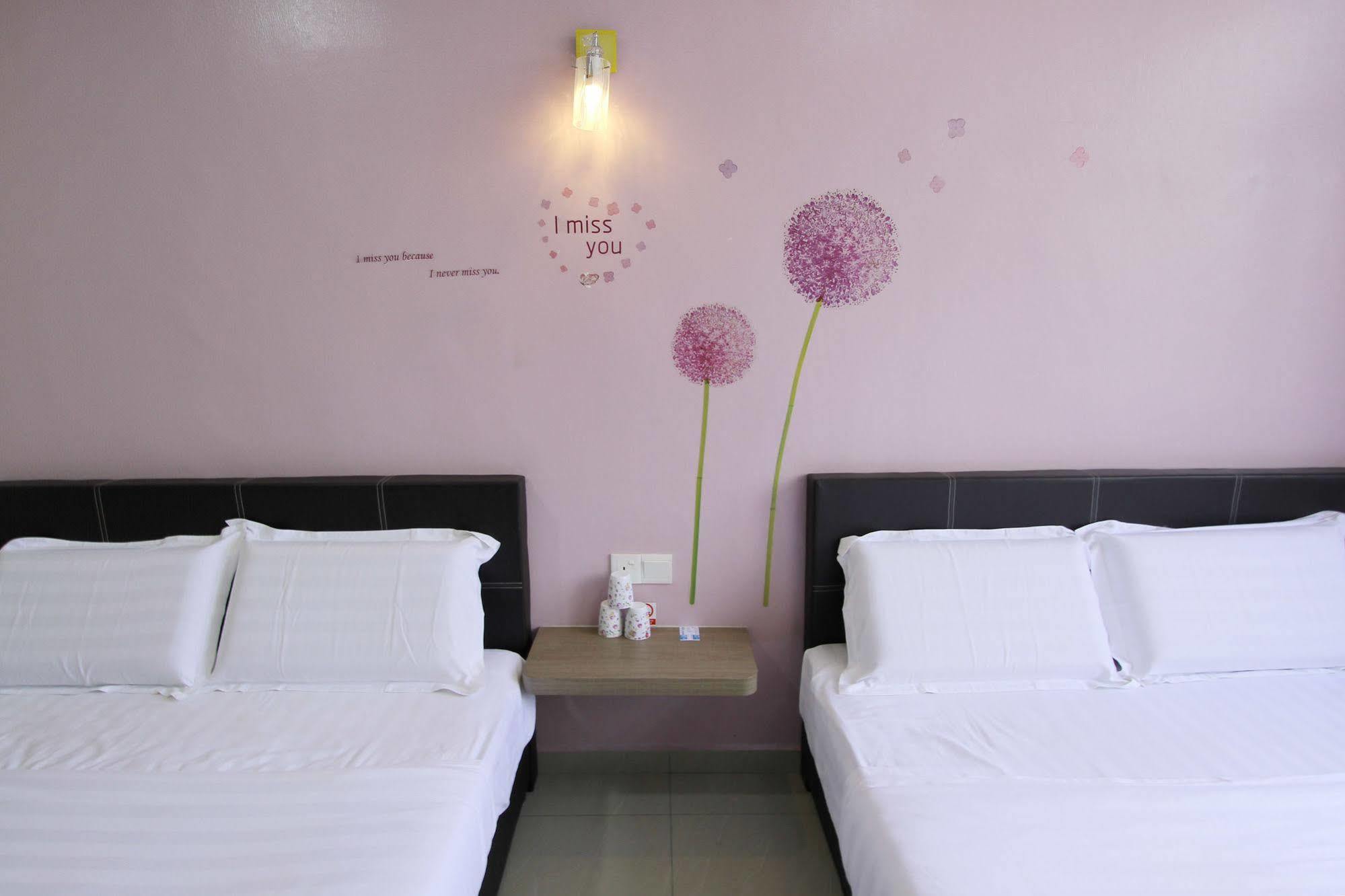Max Inn Hotel Parit Raja Zewnętrze zdjęcie
