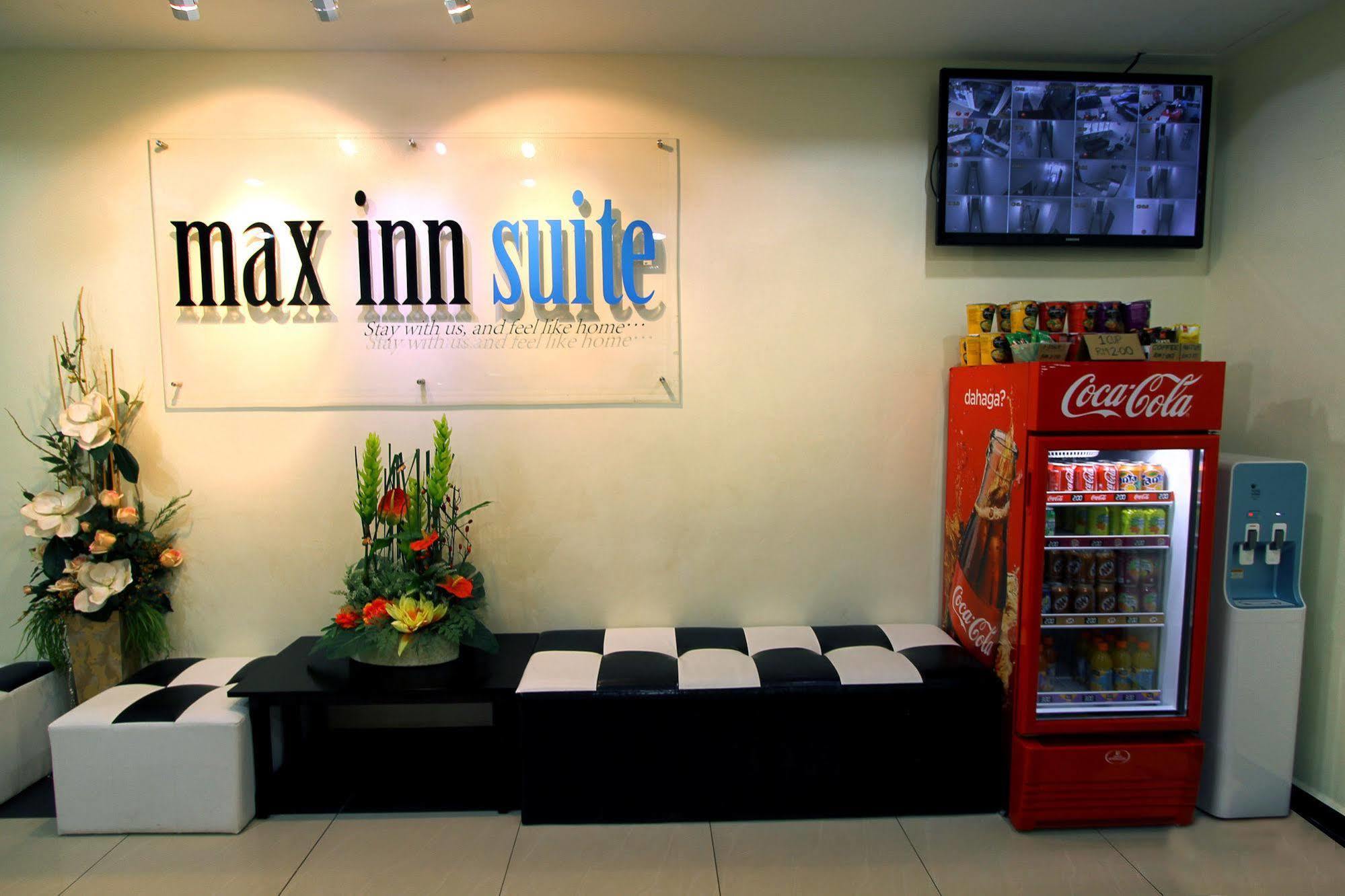 Max Inn Hotel Parit Raja Zewnętrze zdjęcie