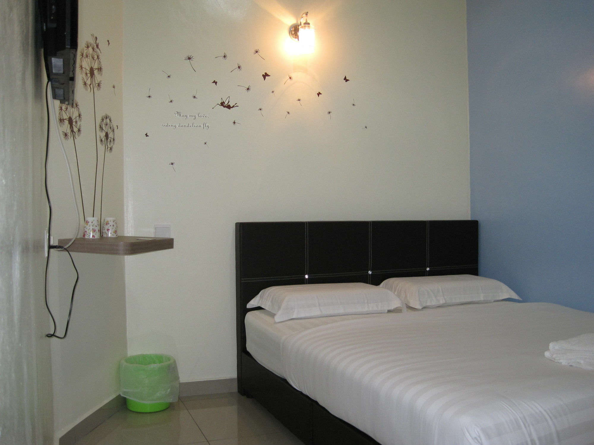 Max Inn Hotel Parit Raja Zewnętrze zdjęcie